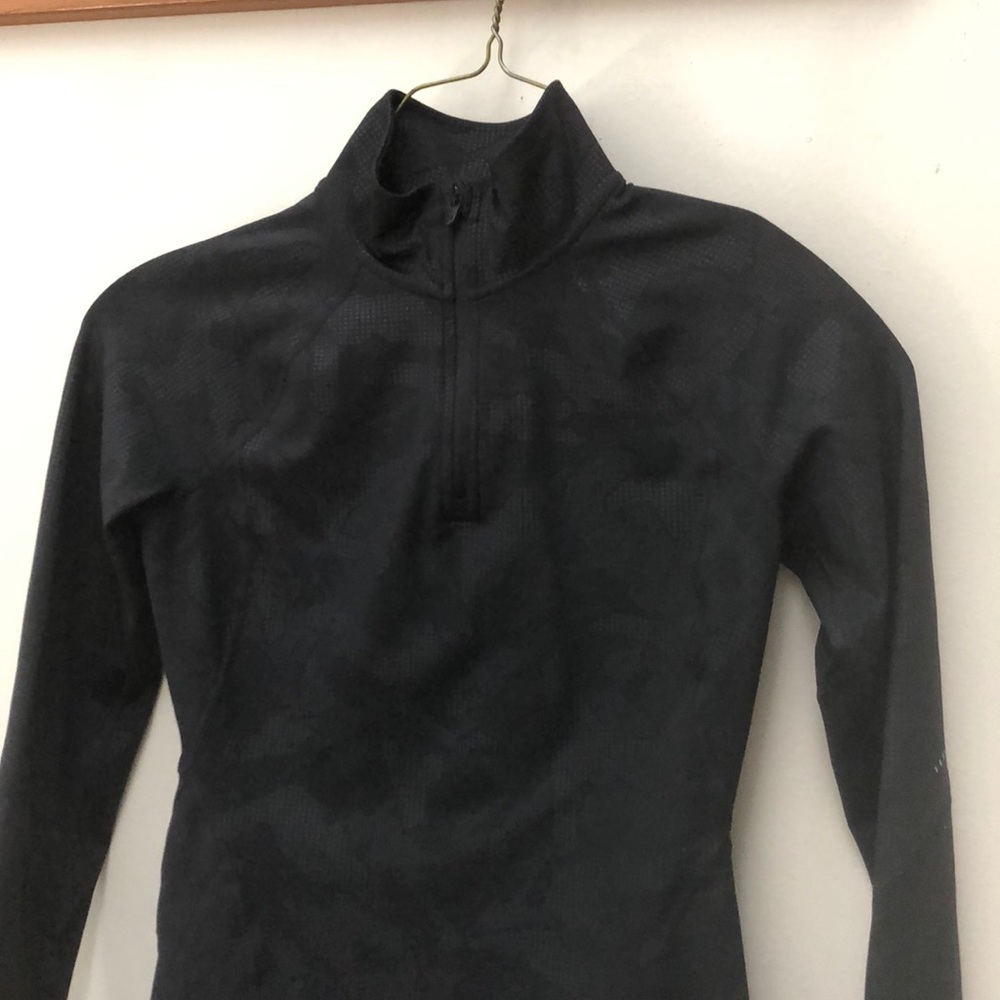 GapFit compression “sculpt” top w thumb holes 😃